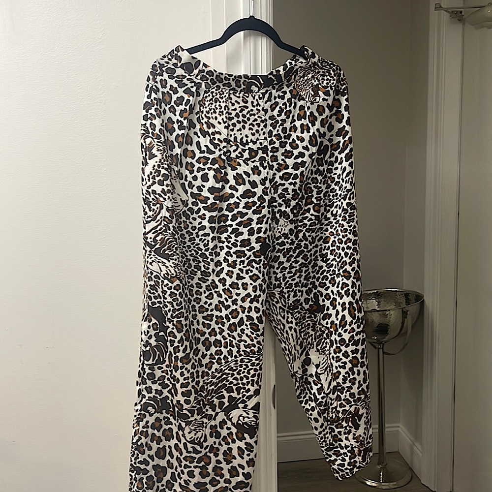 Cute but never worn cheetah pants